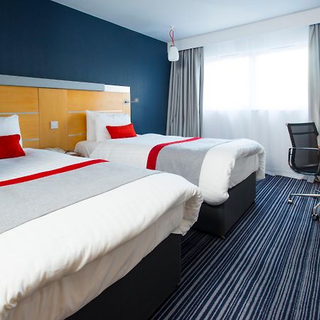 Holiday Inn Express London - Epsom Downs By Ihg Luaran gambar