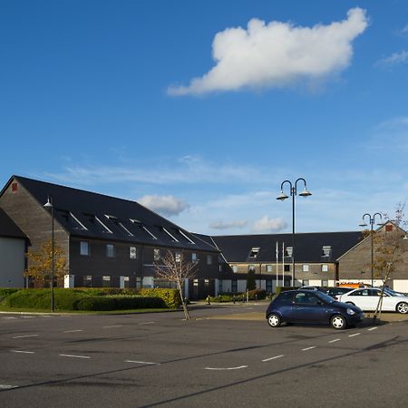 Holiday Inn Express London - Epsom Downs By Ihg Luaran gambar