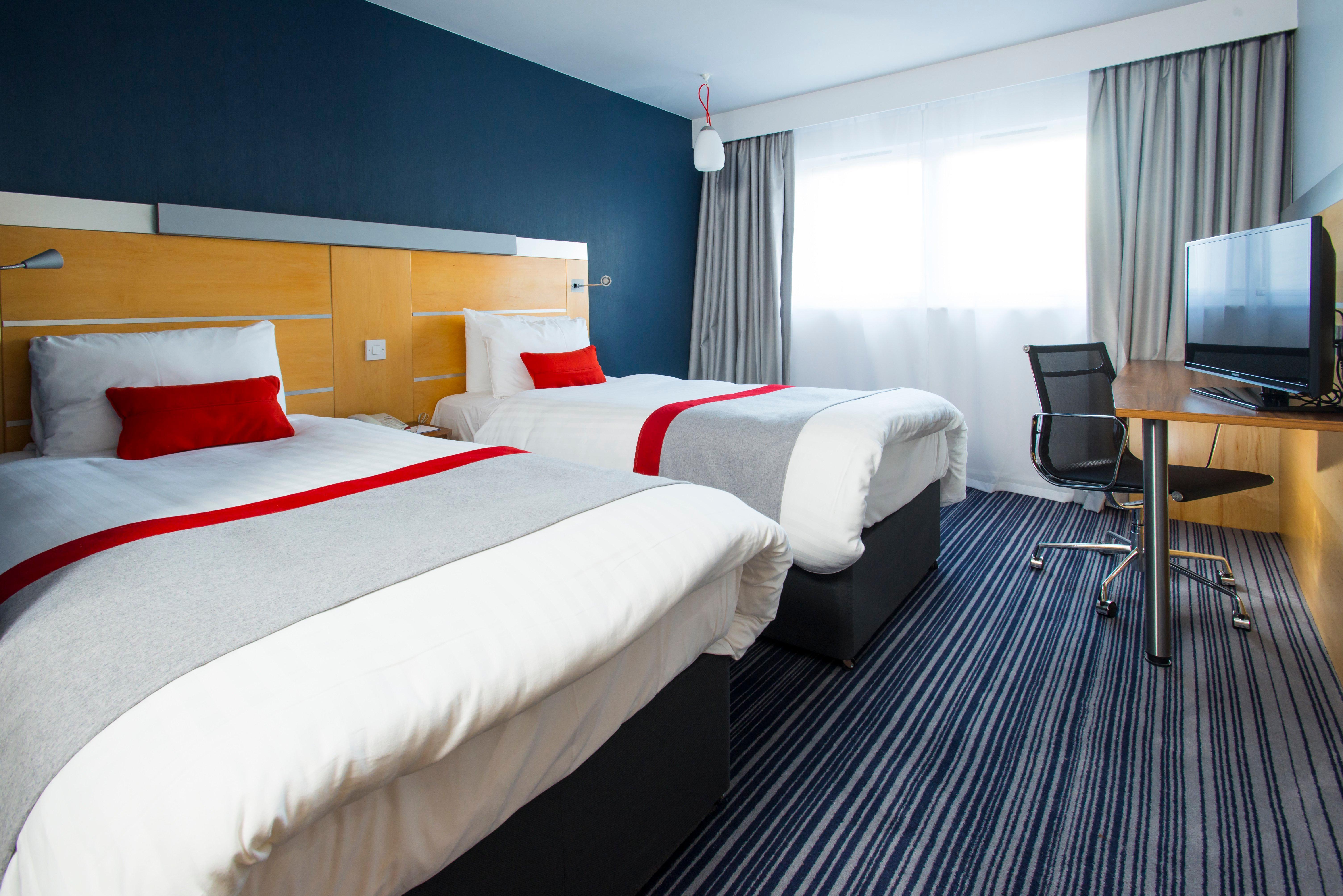 Holiday Inn Express London - Epsom Downs By Ihg Luaran gambar