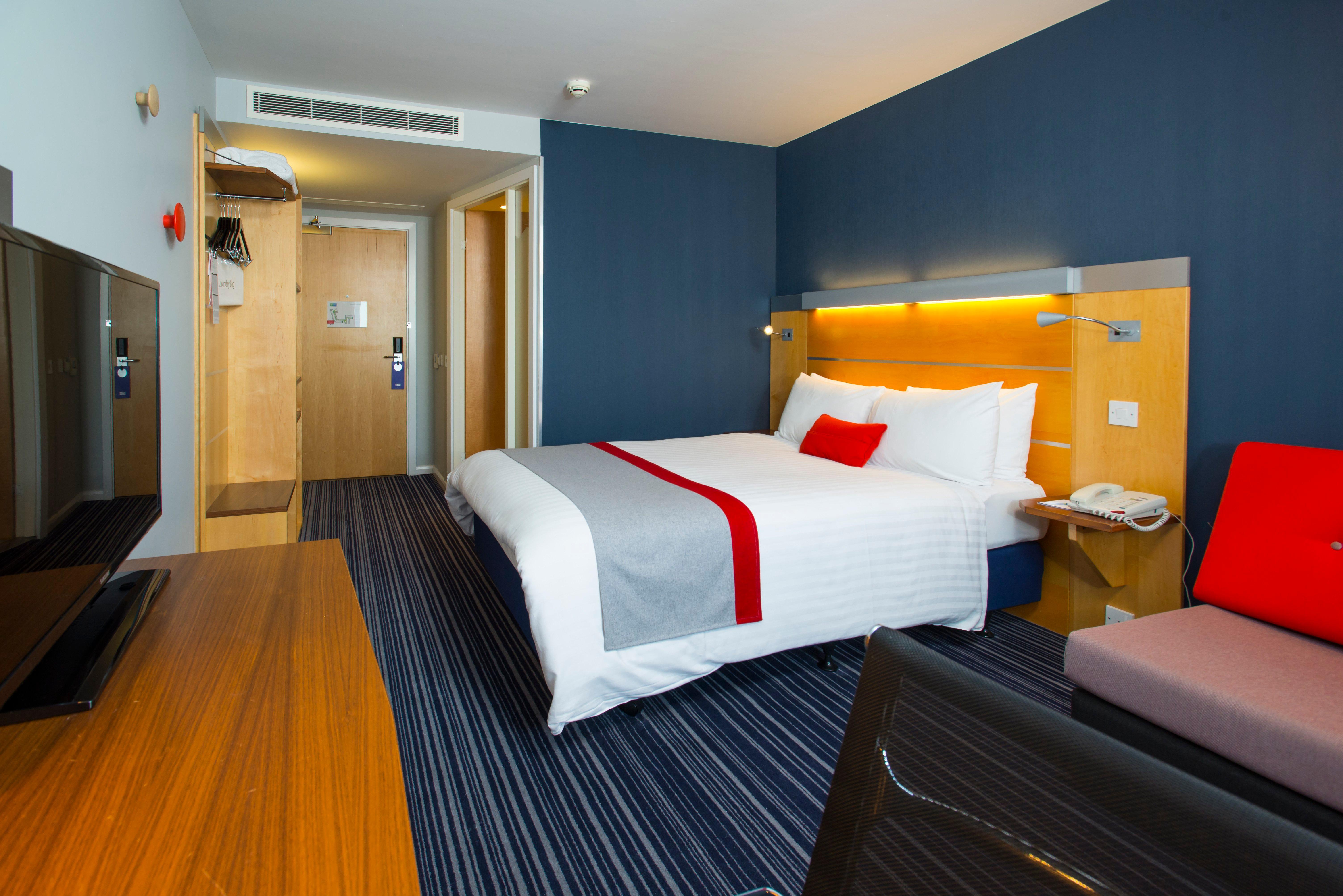 Holiday Inn Express London - Epsom Downs By Ihg Luaran gambar