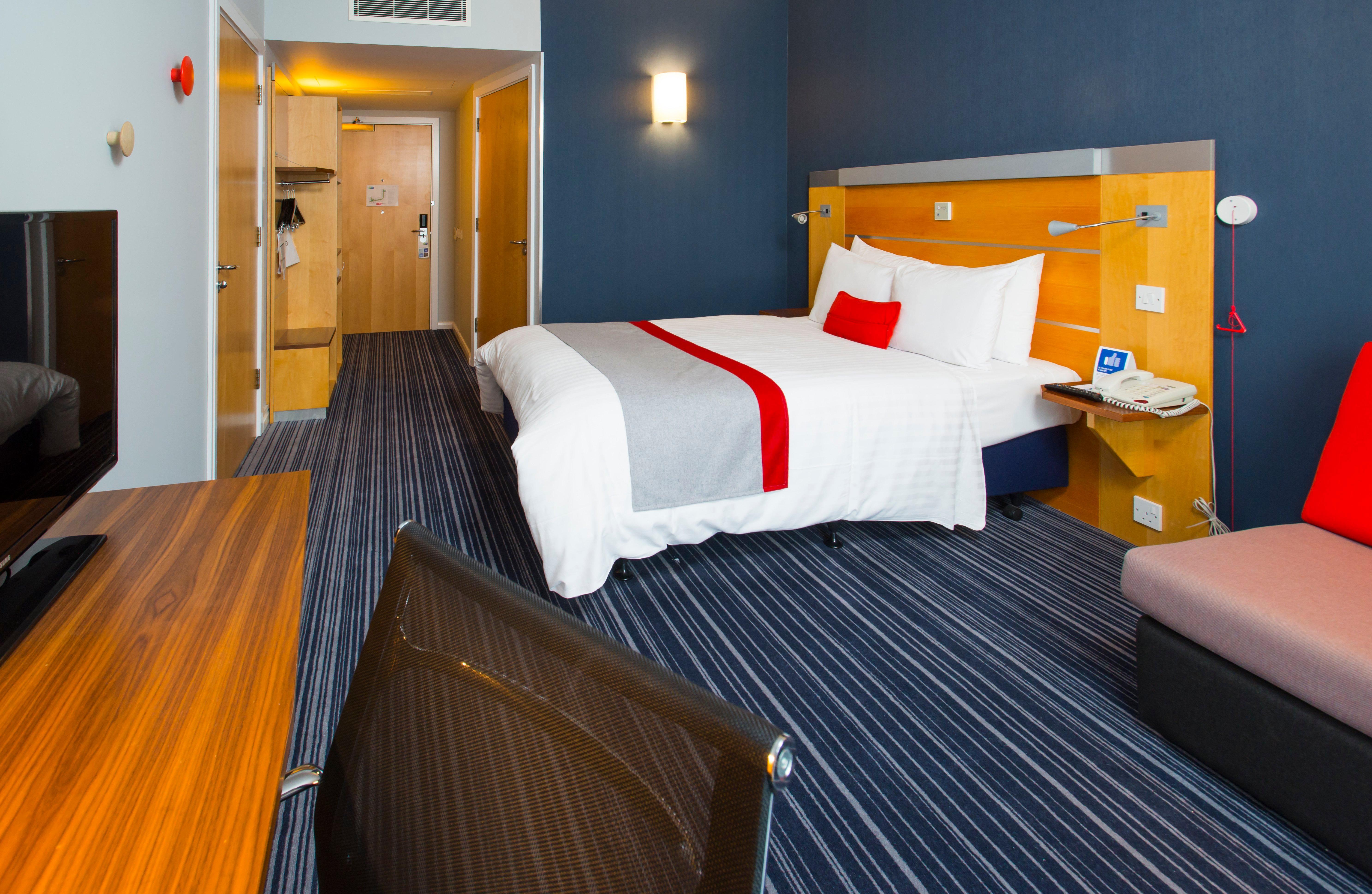 Holiday Inn Express London - Epsom Downs By Ihg Luaran gambar