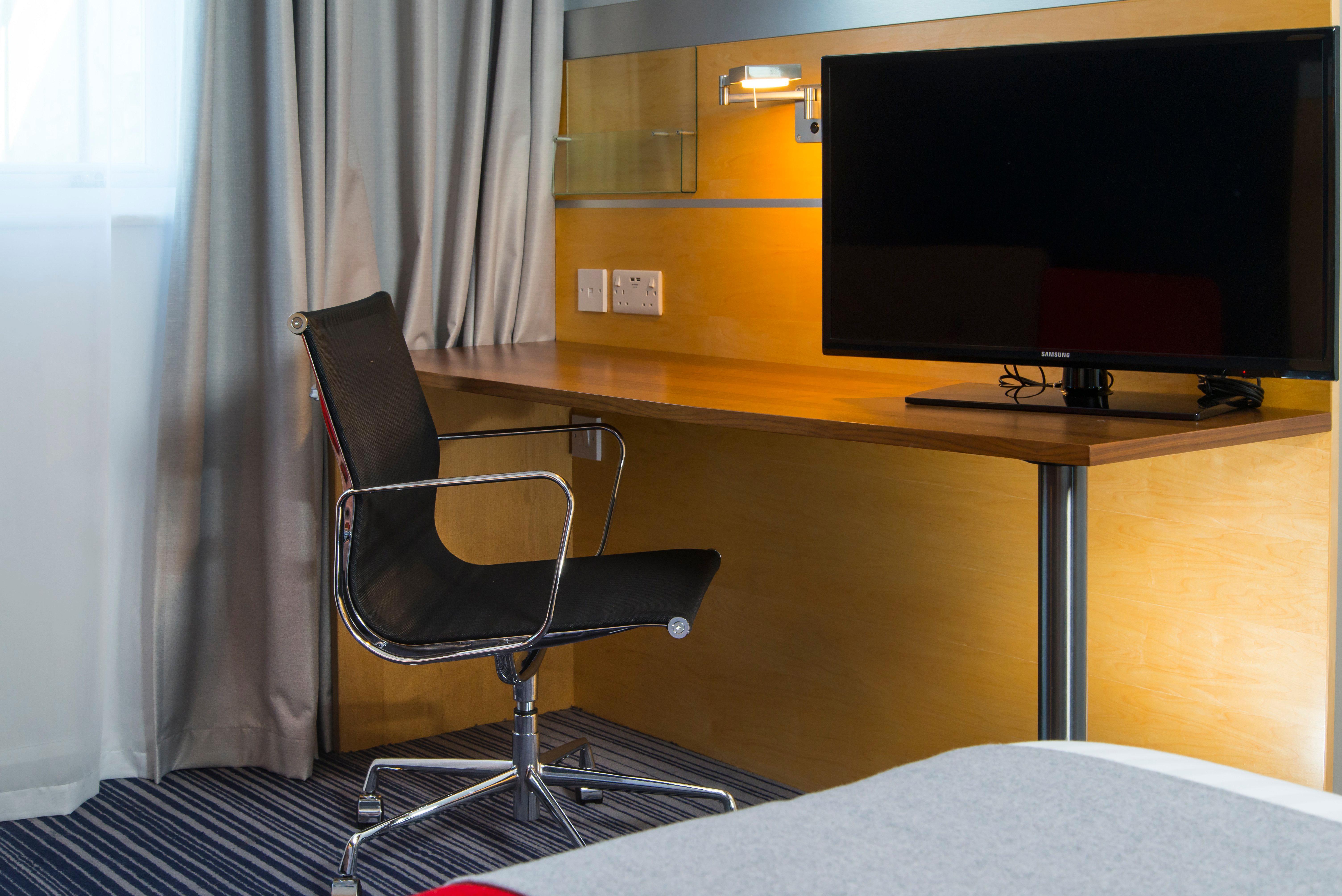 Holiday Inn Express London - Epsom Downs By Ihg Luaran gambar