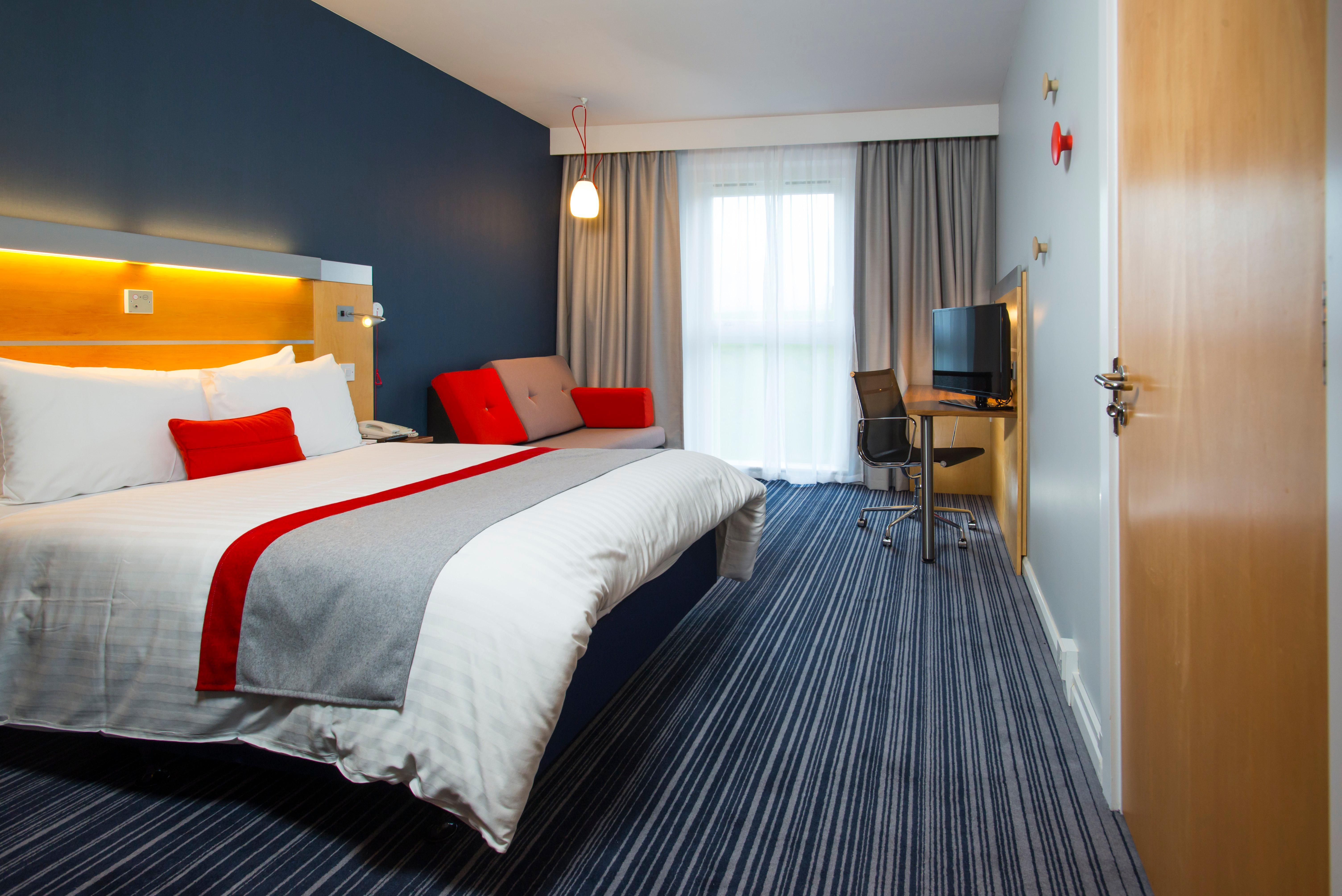 Holiday Inn Express London - Epsom Downs By Ihg Luaran gambar