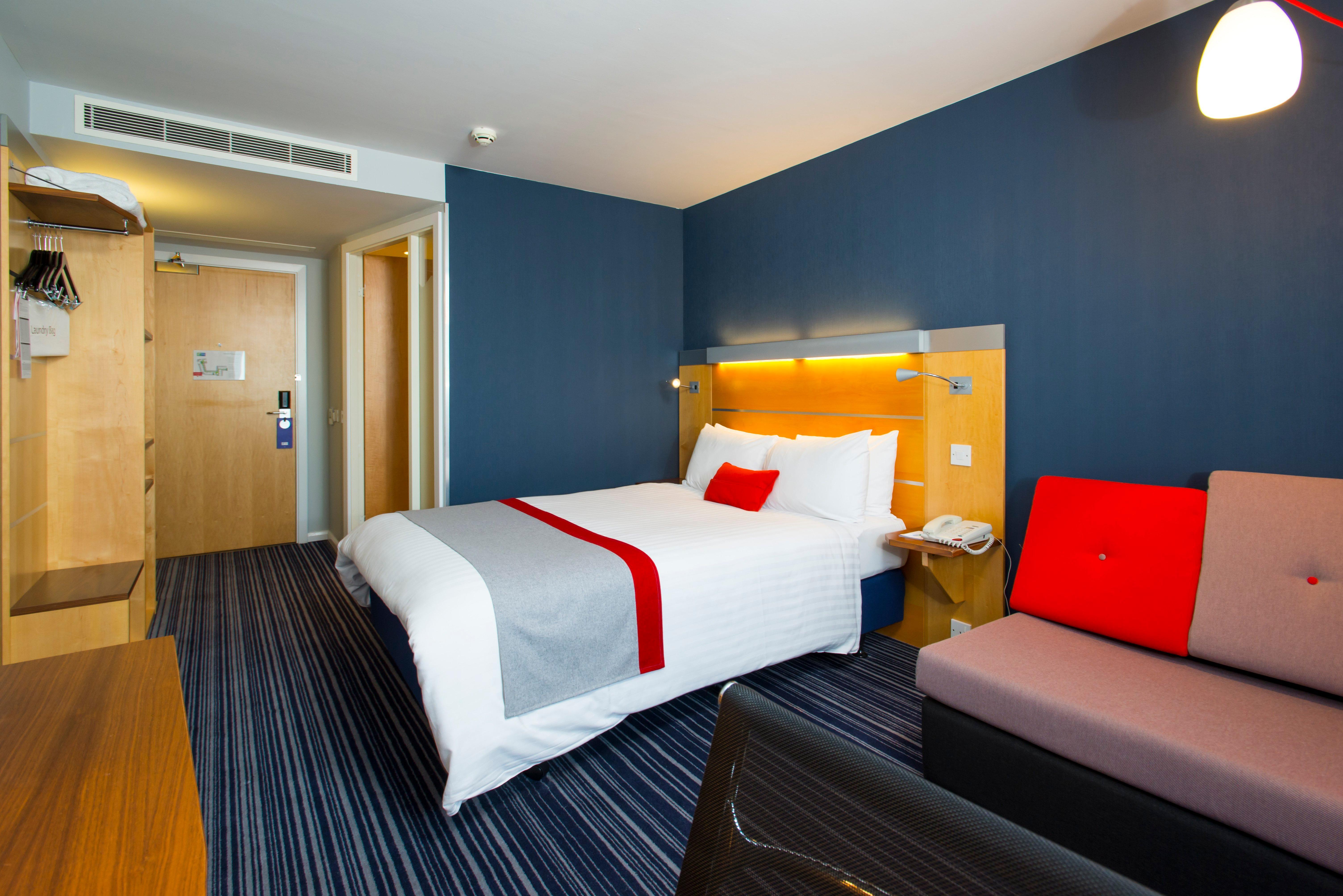 Holiday Inn Express London - Epsom Downs By Ihg Luaran gambar