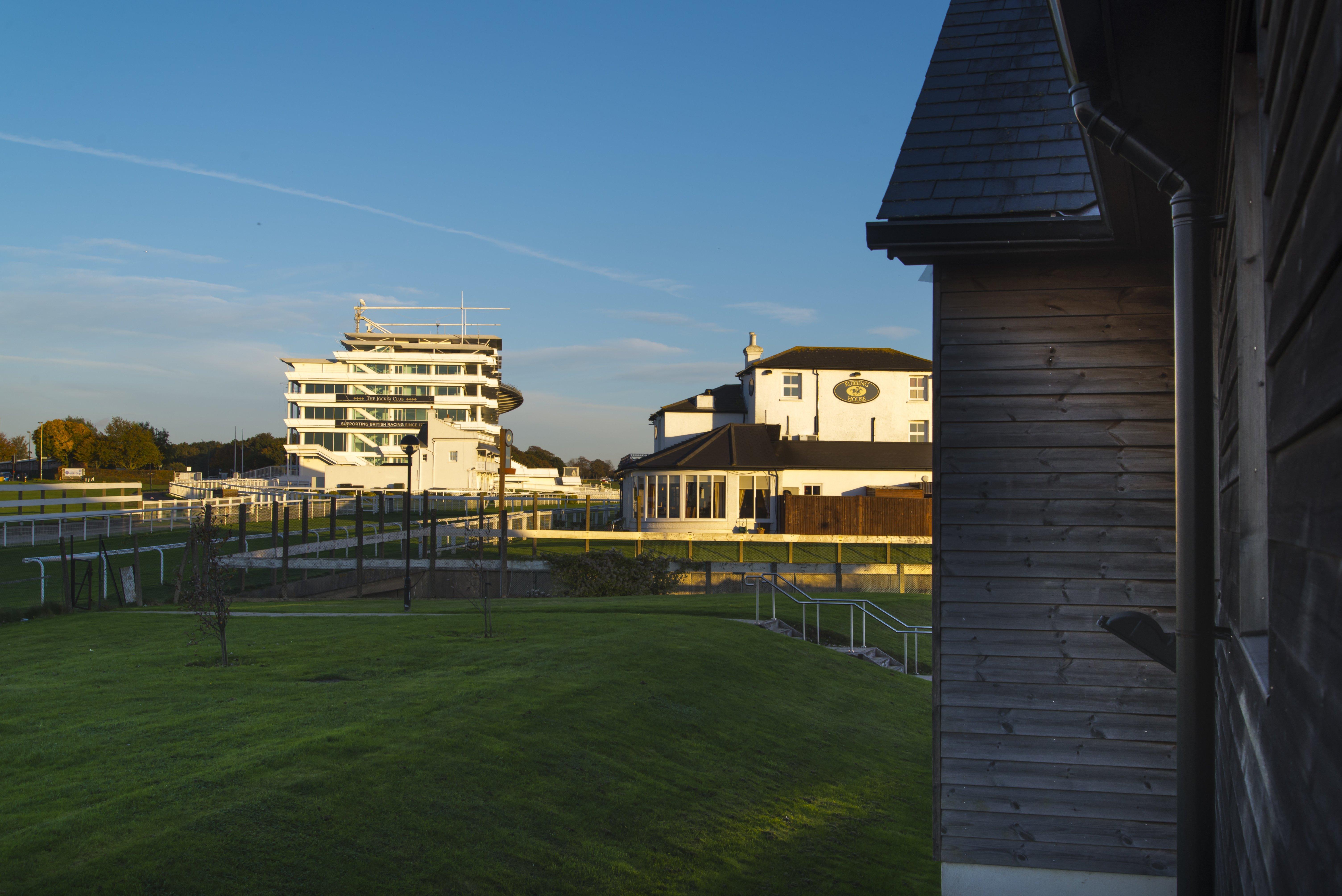 Holiday Inn Express London - Epsom Downs By Ihg Luaran gambar