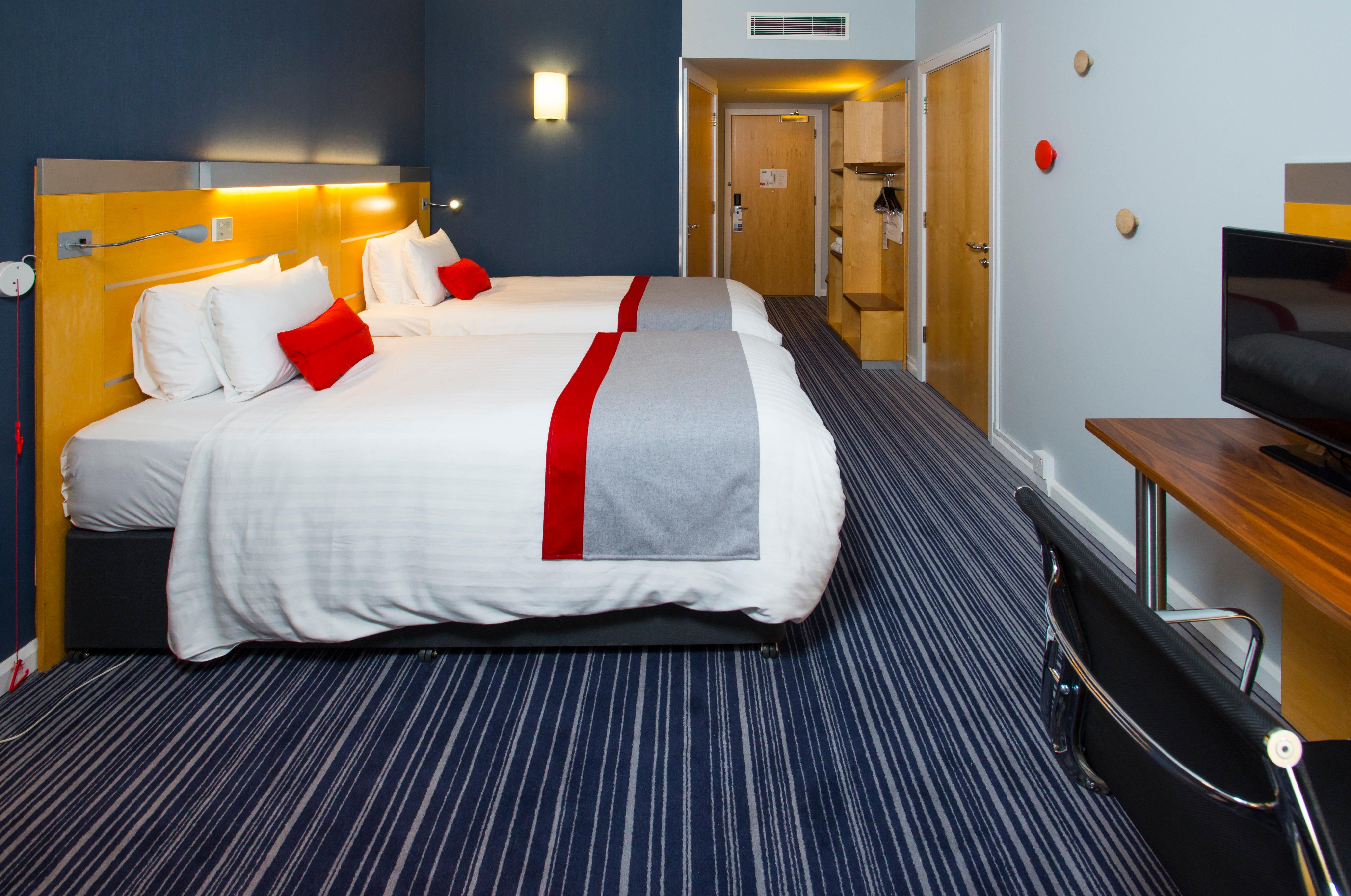 Holiday Inn Express London - Epsom Downs By Ihg Luaran gambar