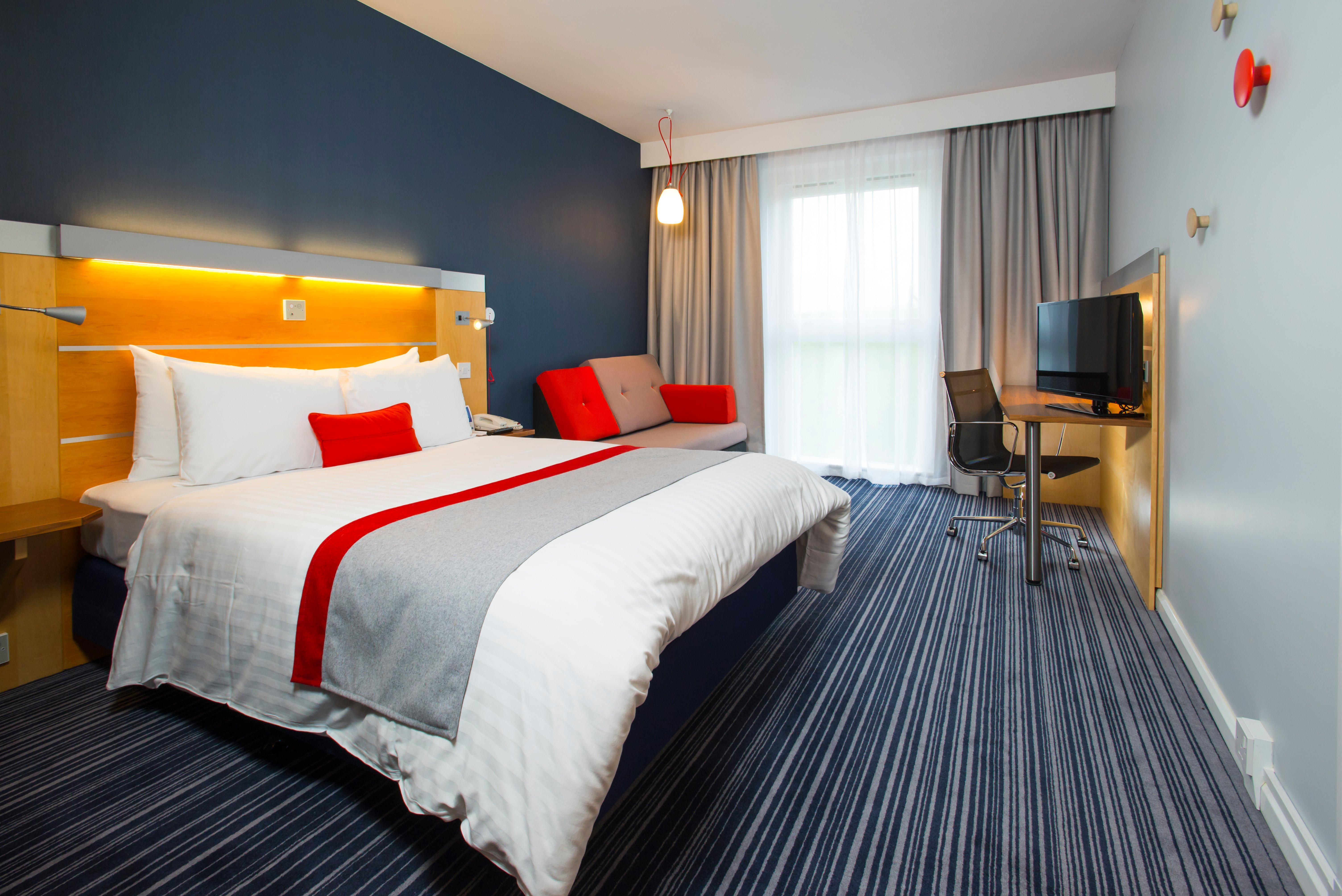 Holiday Inn Express London - Epsom Downs By Ihg Luaran gambar