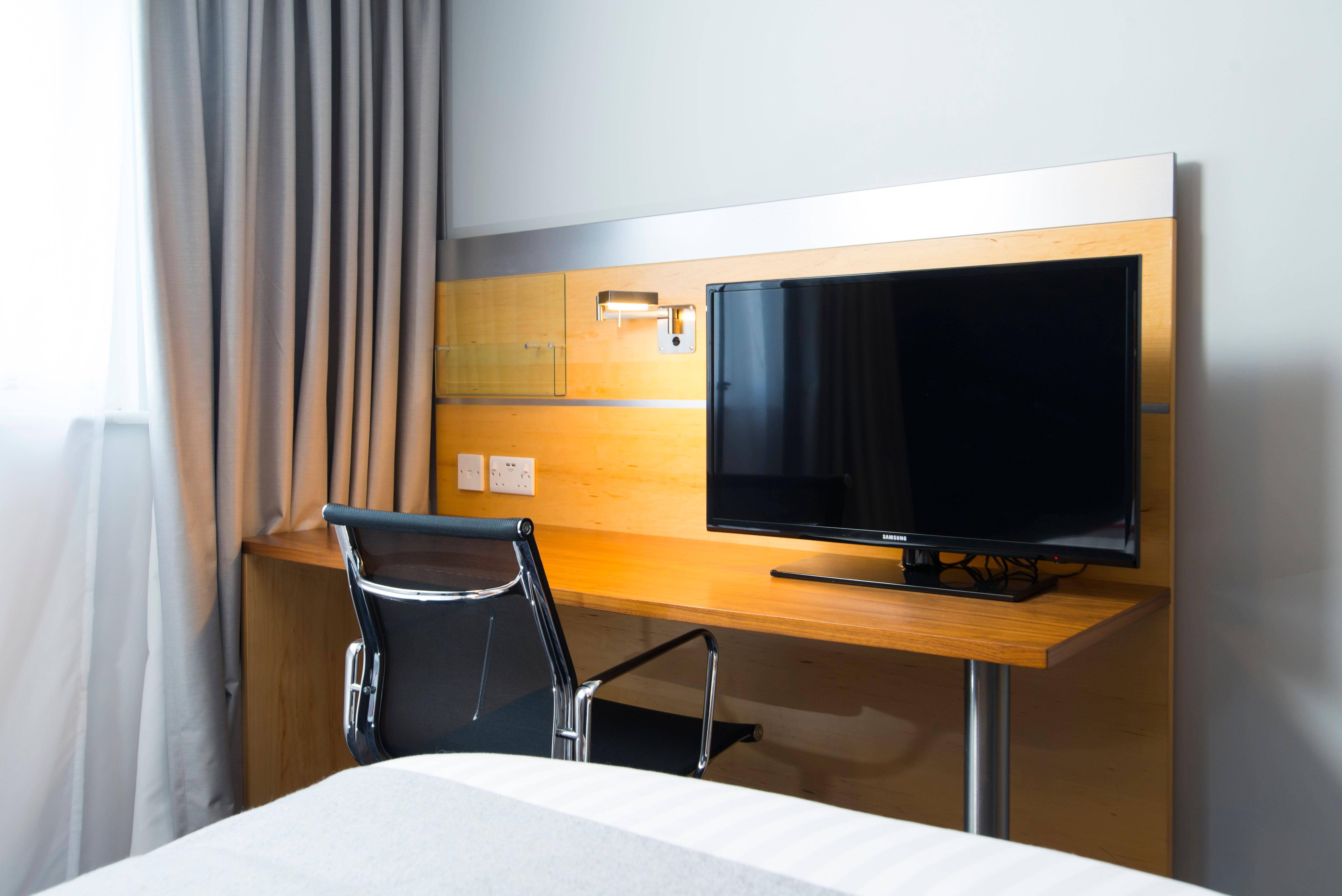 Holiday Inn Express London - Epsom Downs By Ihg Luaran gambar