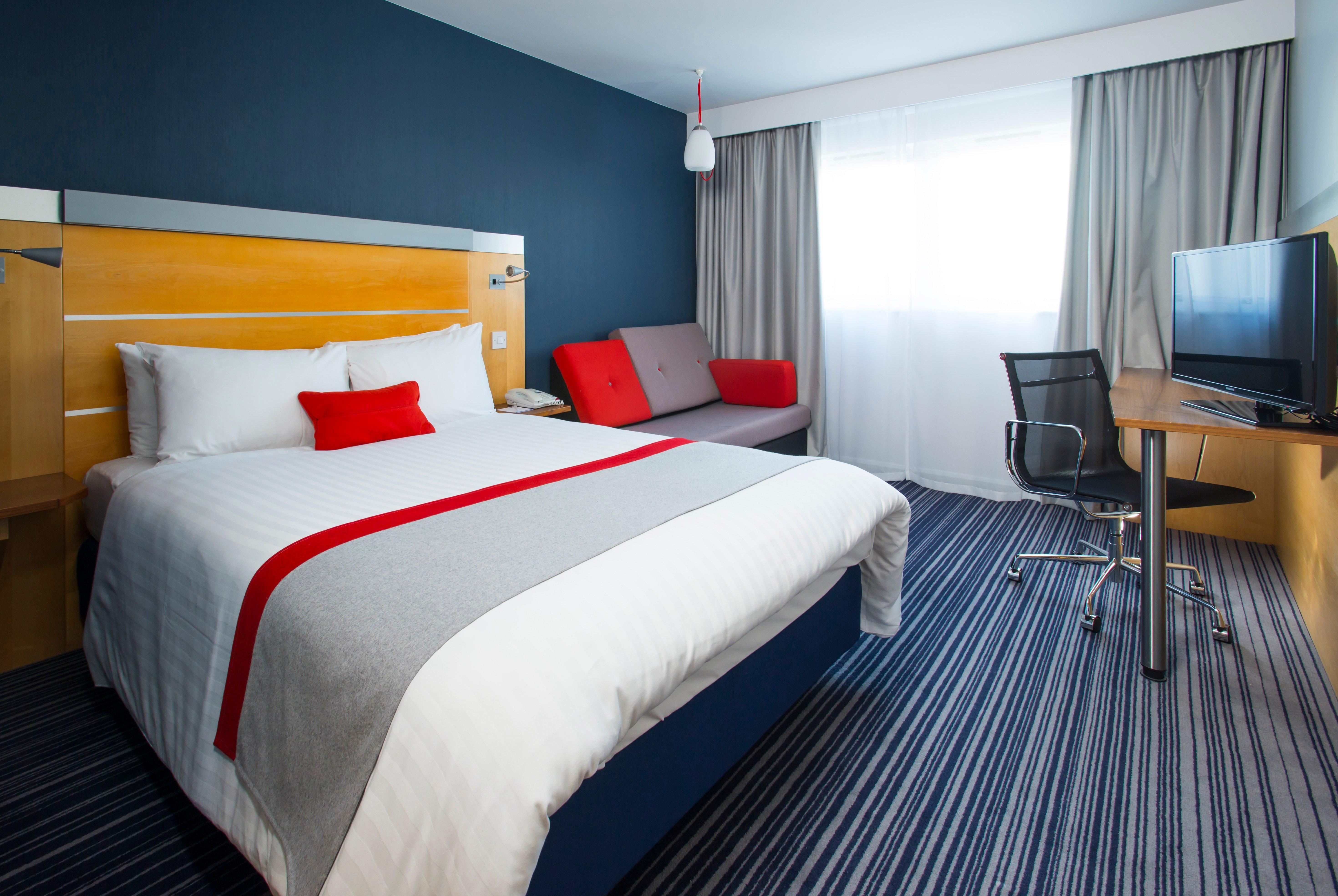 Holiday Inn Express London - Epsom Downs By Ihg Luaran gambar