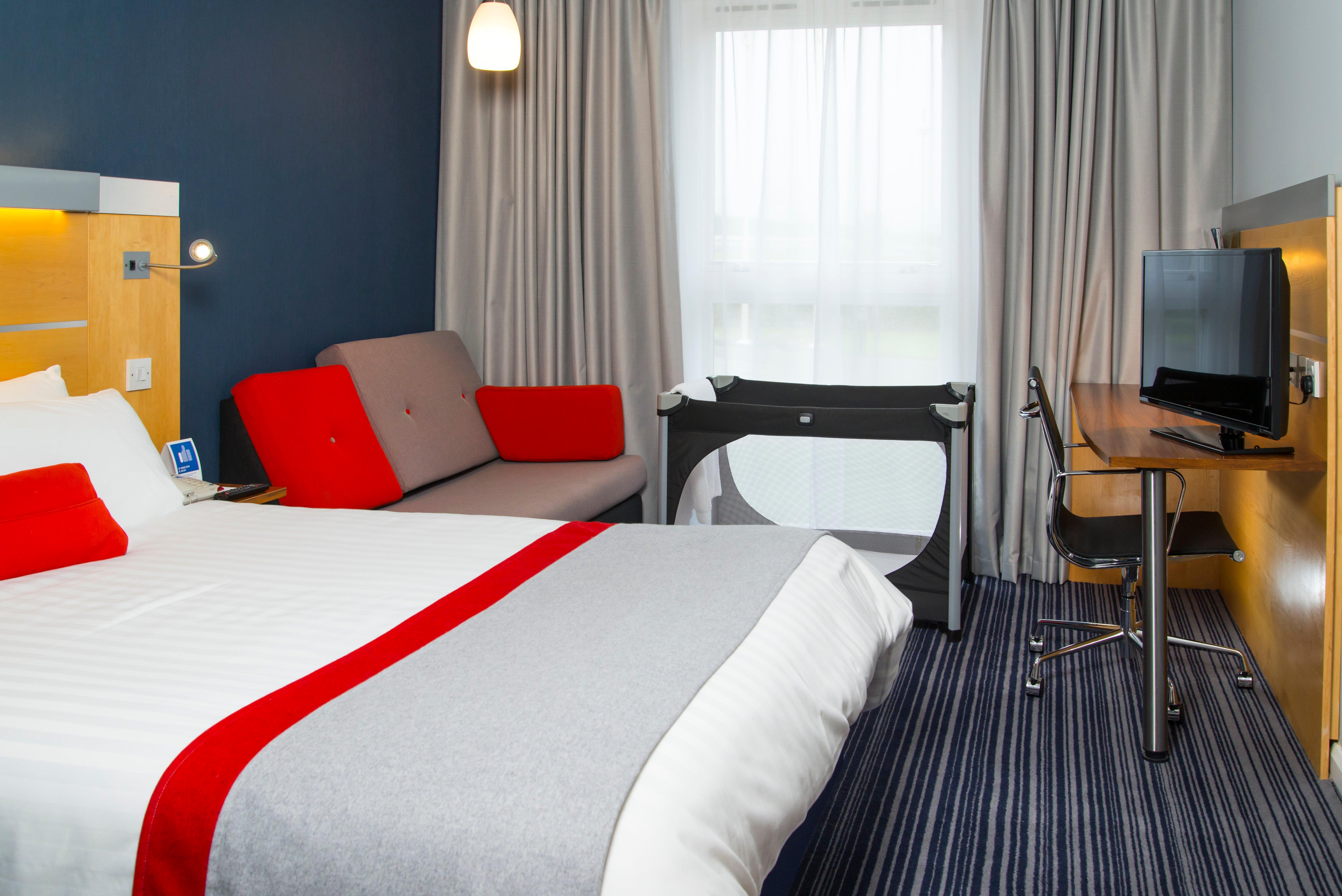Holiday Inn Express London - Epsom Downs By Ihg Luaran gambar