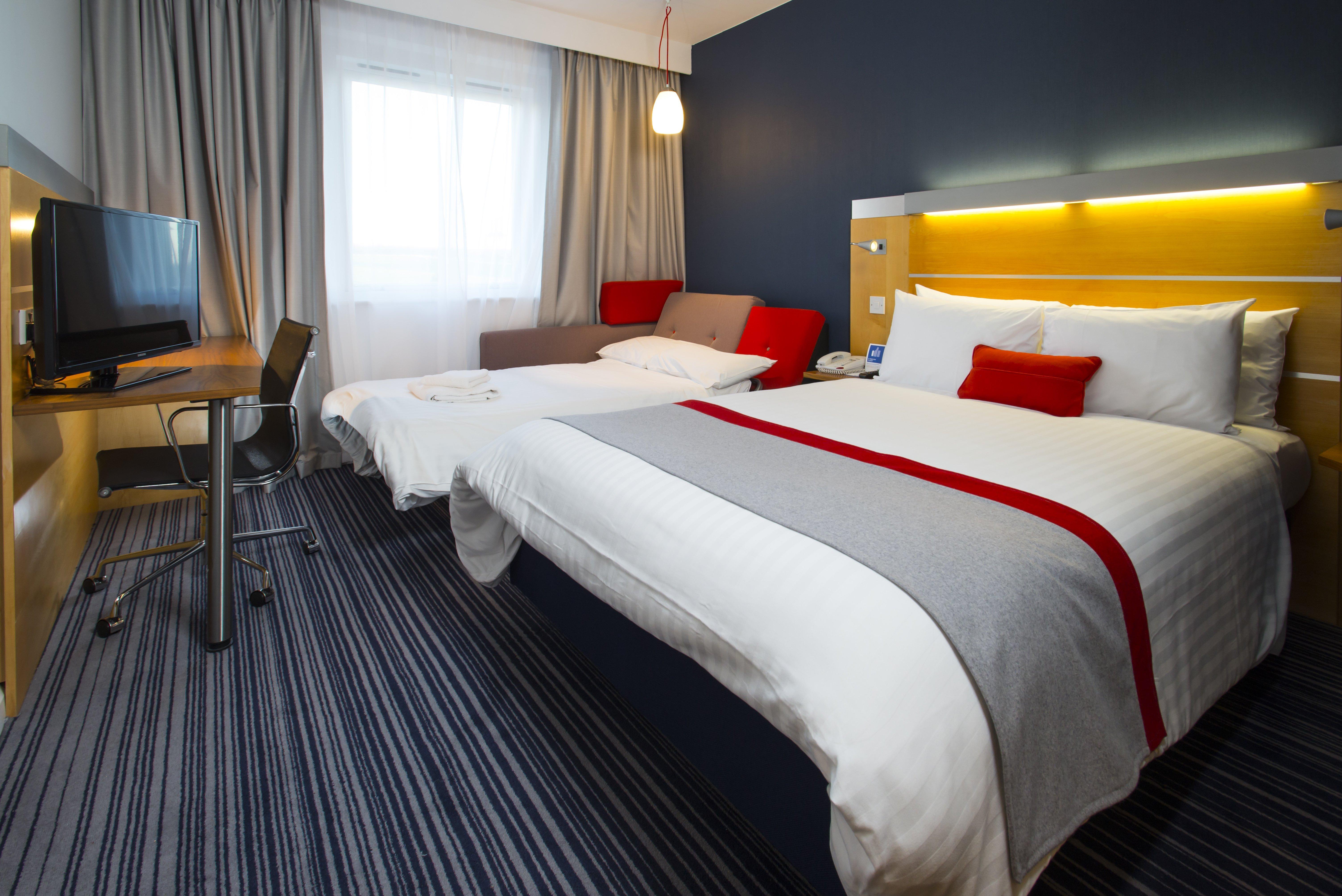 Holiday Inn Express London - Epsom Downs By Ihg Luaran gambar