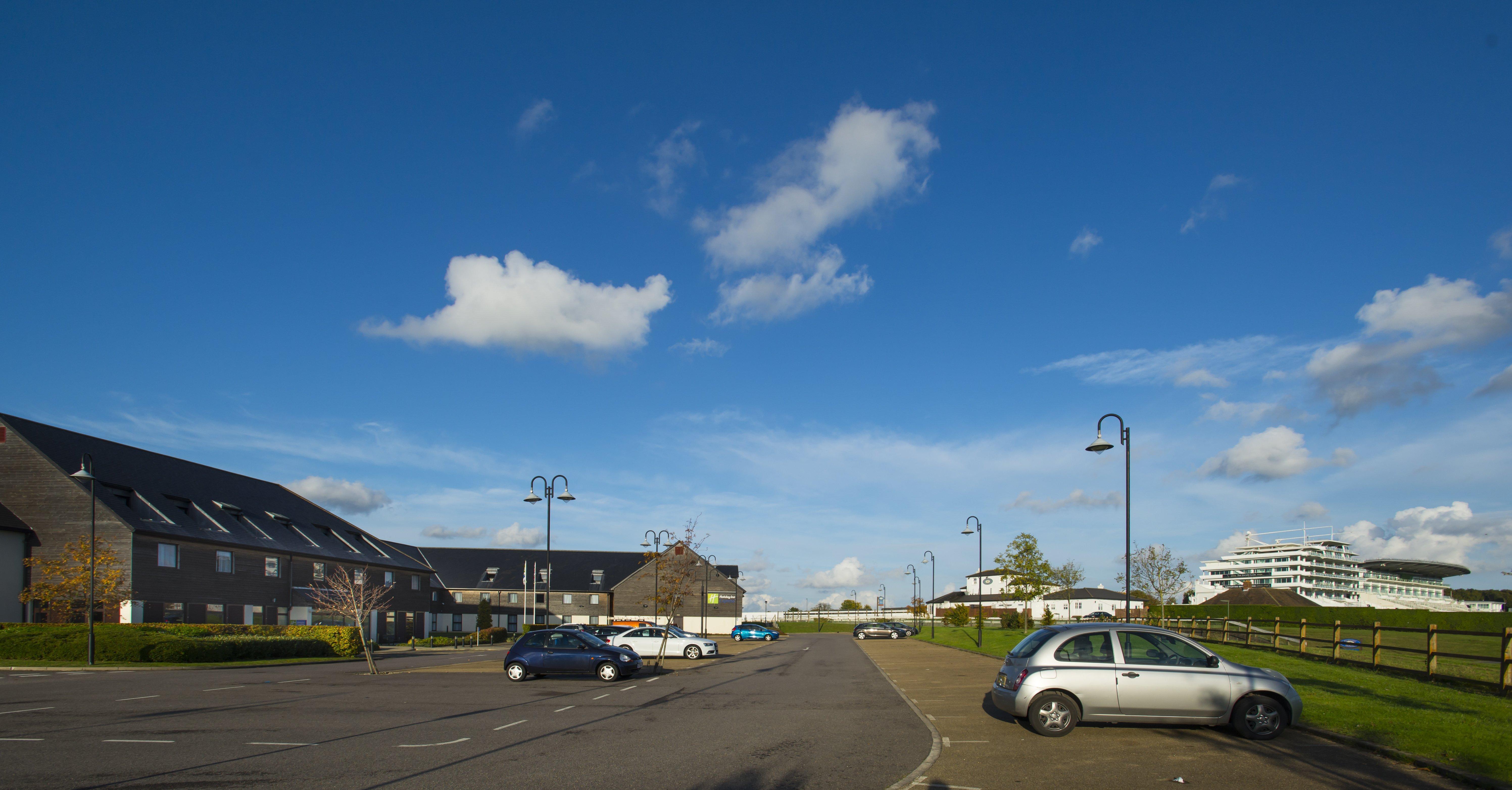 Holiday Inn Express London - Epsom Downs By Ihg Luaran gambar