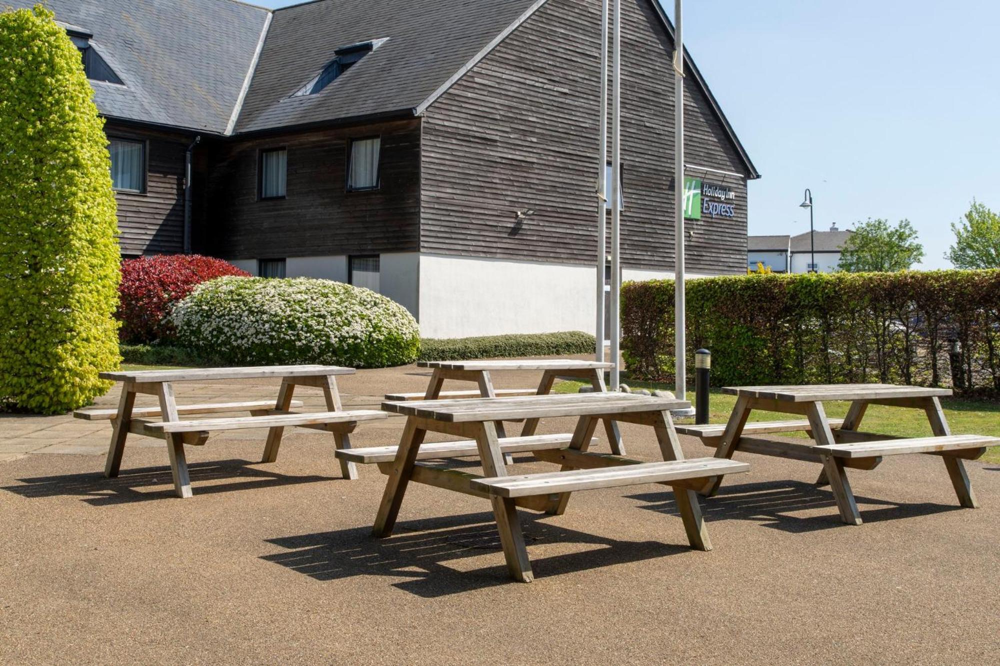 Holiday Inn Express London - Epsom Downs By Ihg Luaran gambar