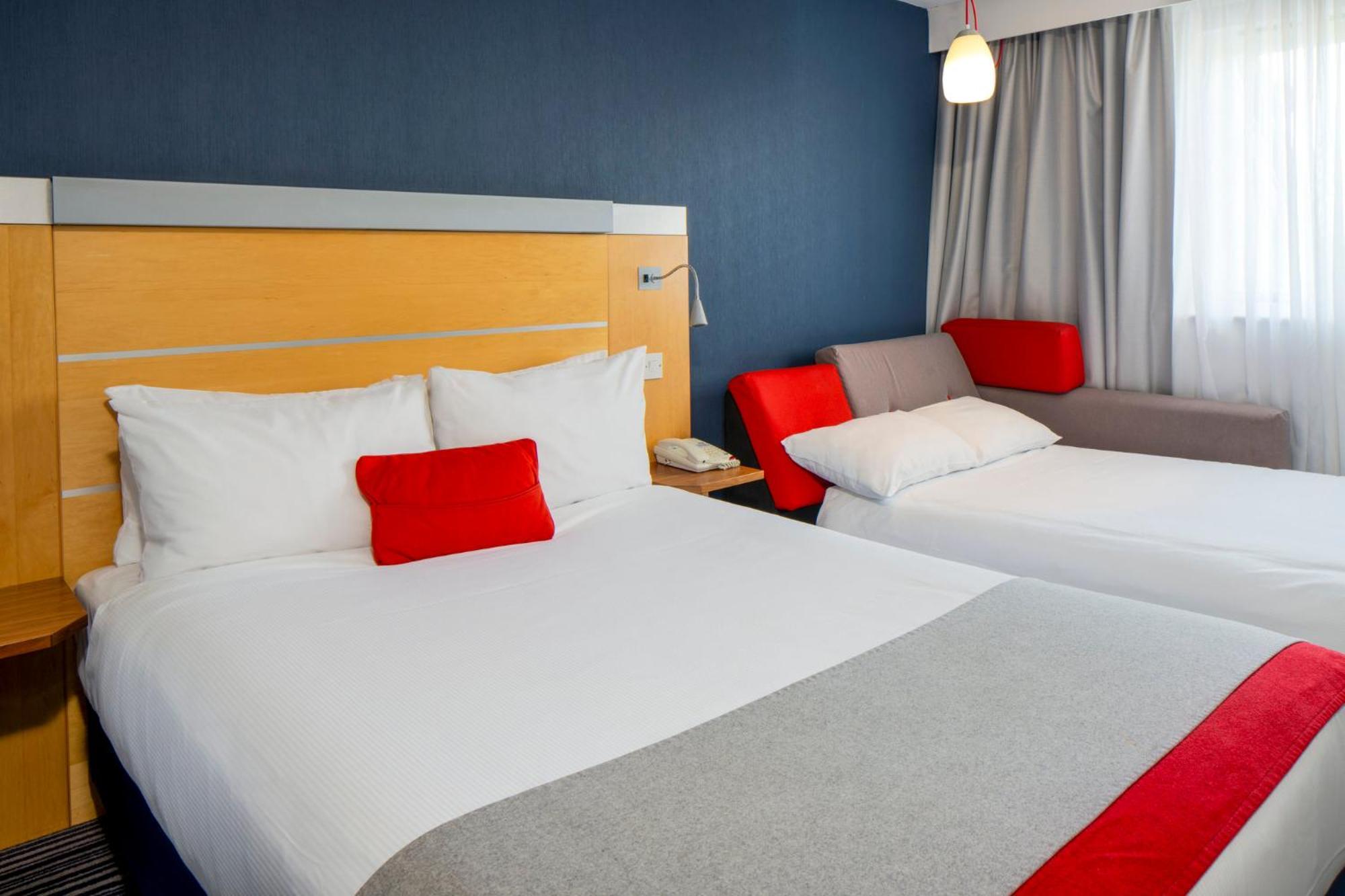Holiday Inn Express London - Epsom Downs By Ihg Luaran gambar