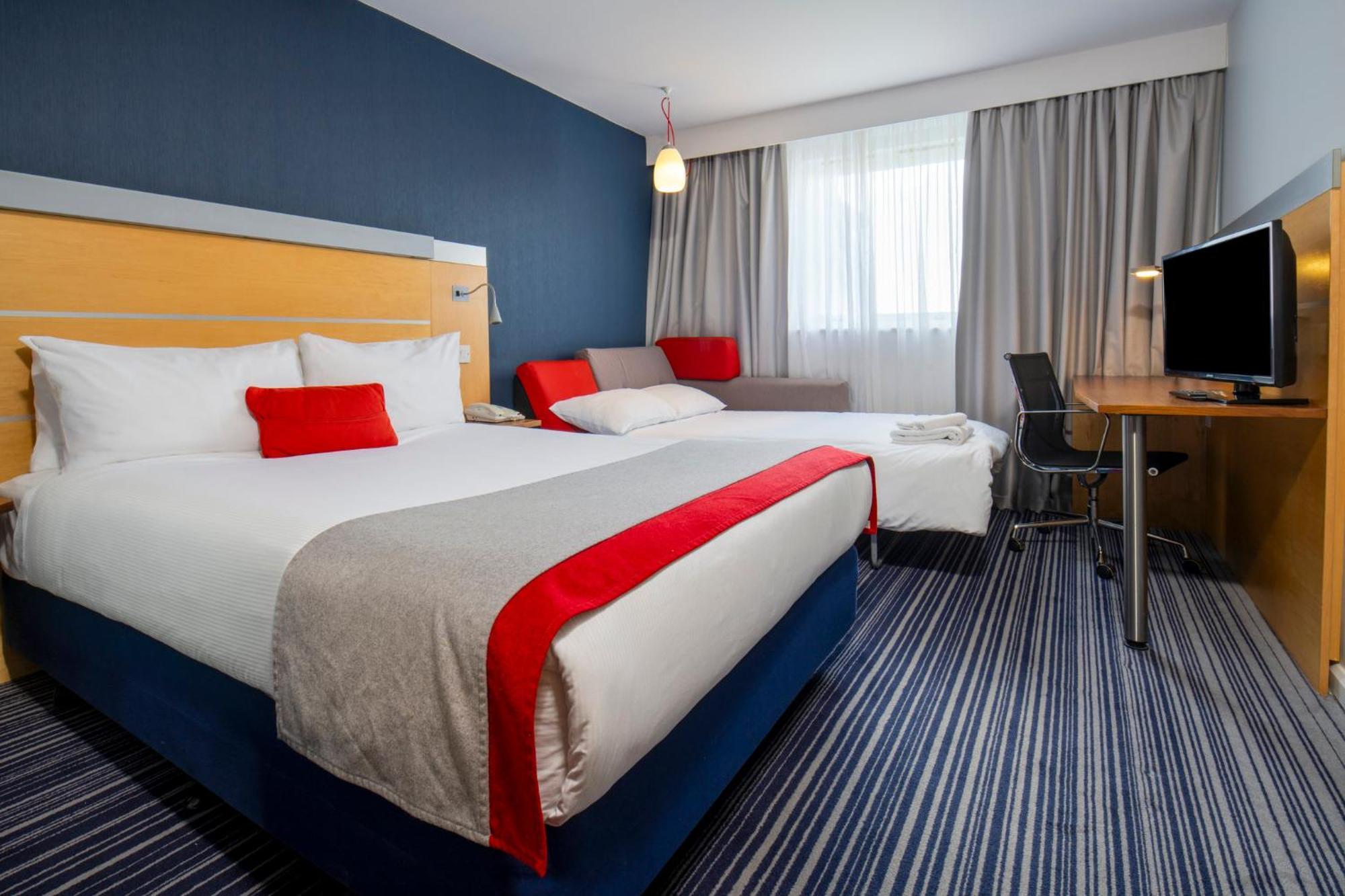Holiday Inn Express London - Epsom Downs By Ihg Luaran gambar