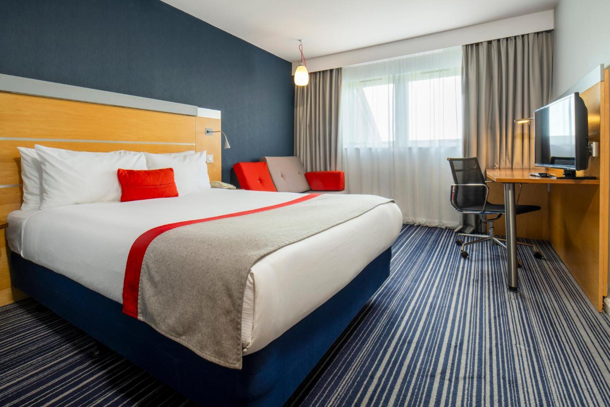 Holiday Inn Express London - Epsom Downs By Ihg Luaran gambar